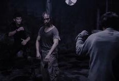 突袭1印尼电影在线观看,印尼电影版在线观看：惊心动魄的极限格斗对决！